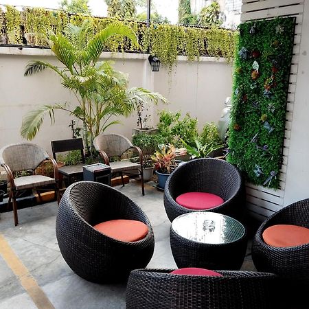 Siri Heritage Bangkok Hotel Exterior foto