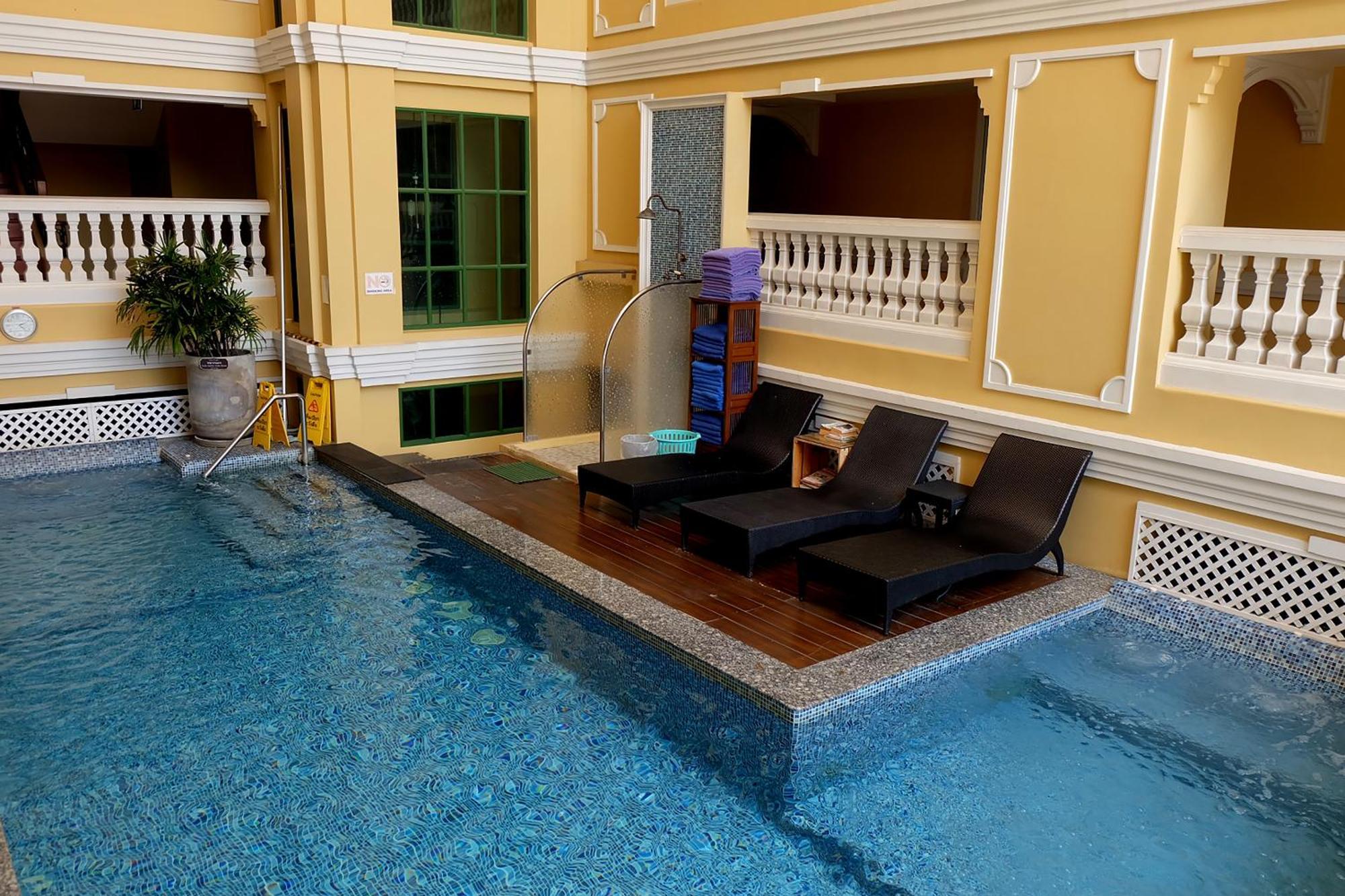 Siri Heritage Bangkok Hotel Exterior foto