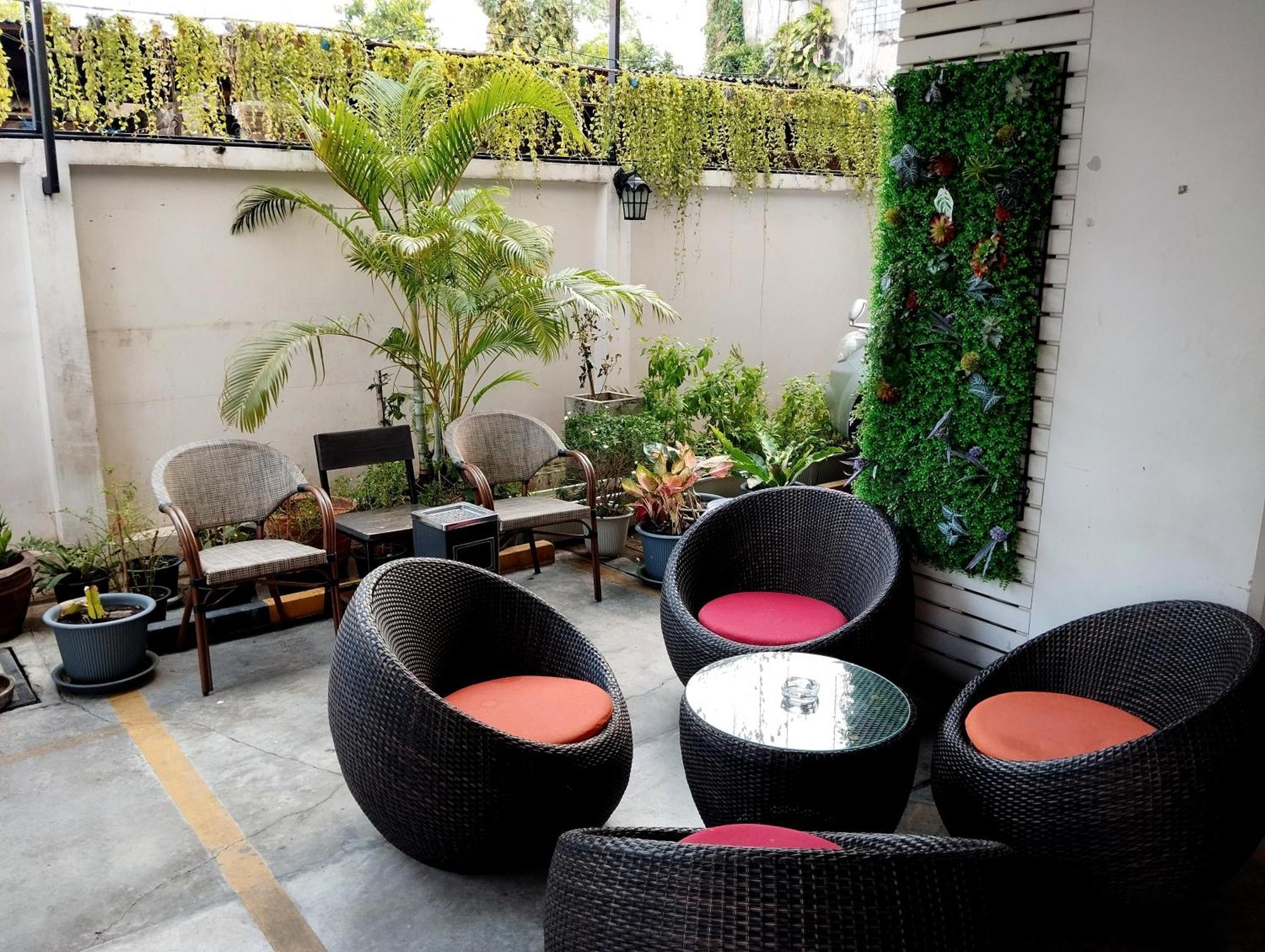 Siri Heritage Bangkok Hotel Exterior foto